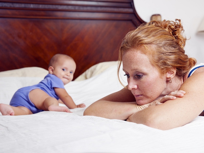 Cách khắc phục tình trạng rụng tóc sau sinh hiệu quả