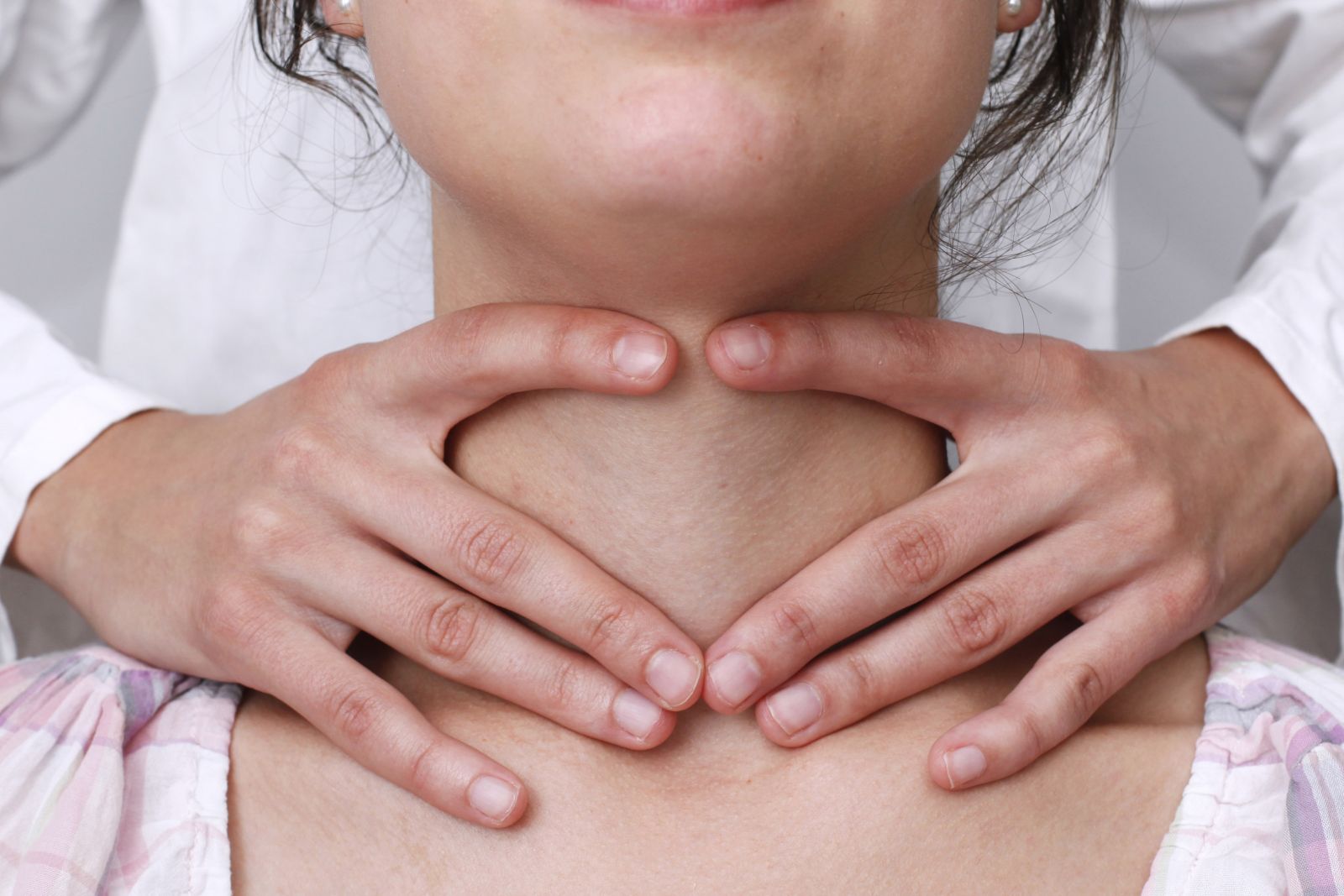 Triệu chứng bướu cổ ác tính: Nhận biết và điều trị đúng cách