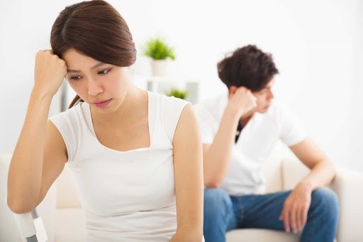 Đau khi quan hệ, hay cáu gắt là Dấu hiệu nội tiết tố nữ estrogen suy giảm 