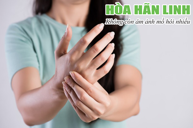 Cách chữa bệnh đổ mồ hôi tay chân tại nhà hiệu quả và an toàn