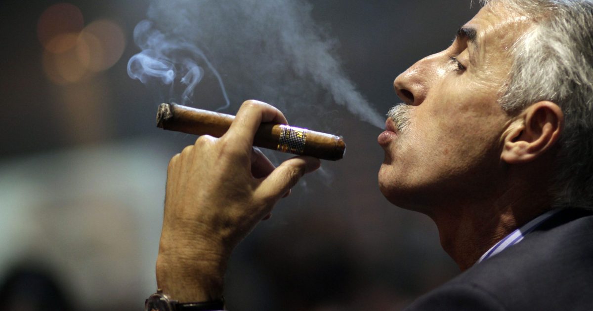 So sánh giữa vape và thuốc lá: Ưu điểm và hại ích